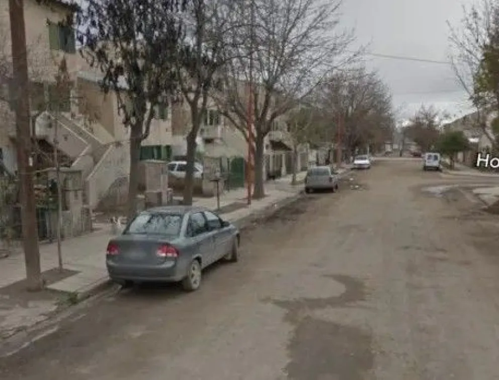 El joven fue herido de bala en el barrio Managua de Cipolletti, minutos después del ingresar al hospital falleció. Foto Google maps