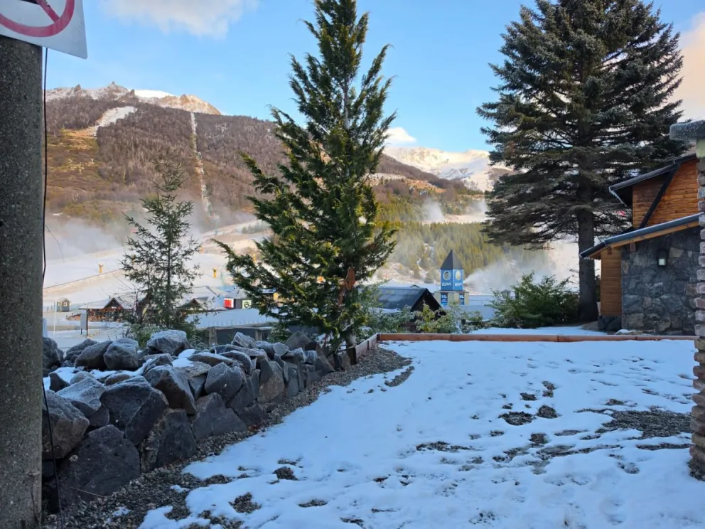 Una postal invernal única que pudieron disfrutar visitantes y vecinos. Foto gentileza.
