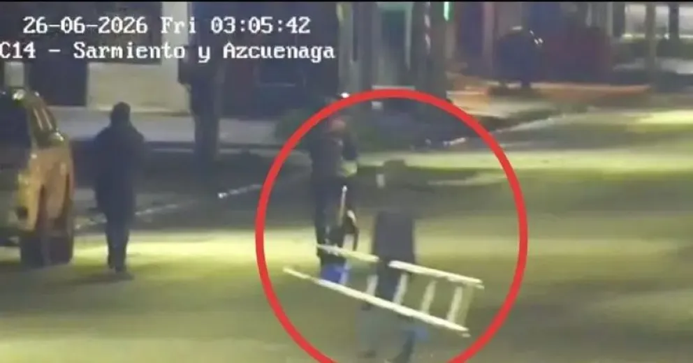 La actitud despertó sospechas de los operadores.