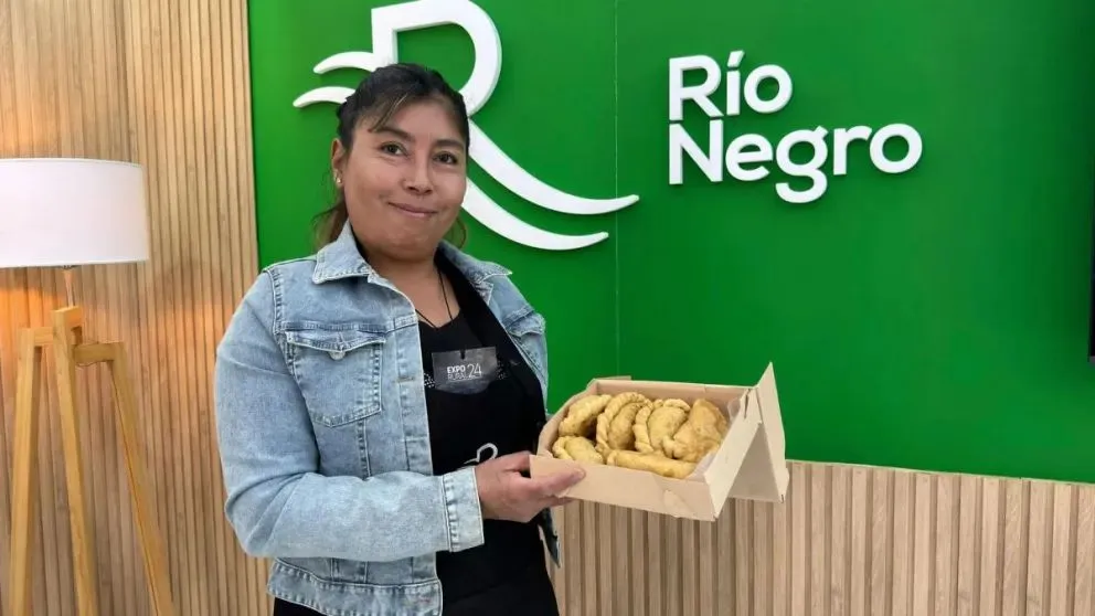 Carla presentó la empanada "Franca" en la Rural de Palermo. 