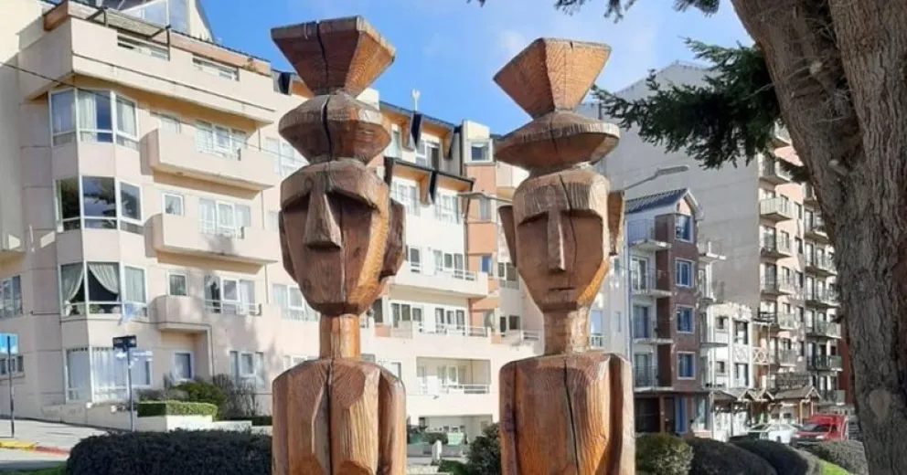 Van a restaurar las instalaciones artísticas ubicadas en la Costanera de Bariloche. Foto archivo. 