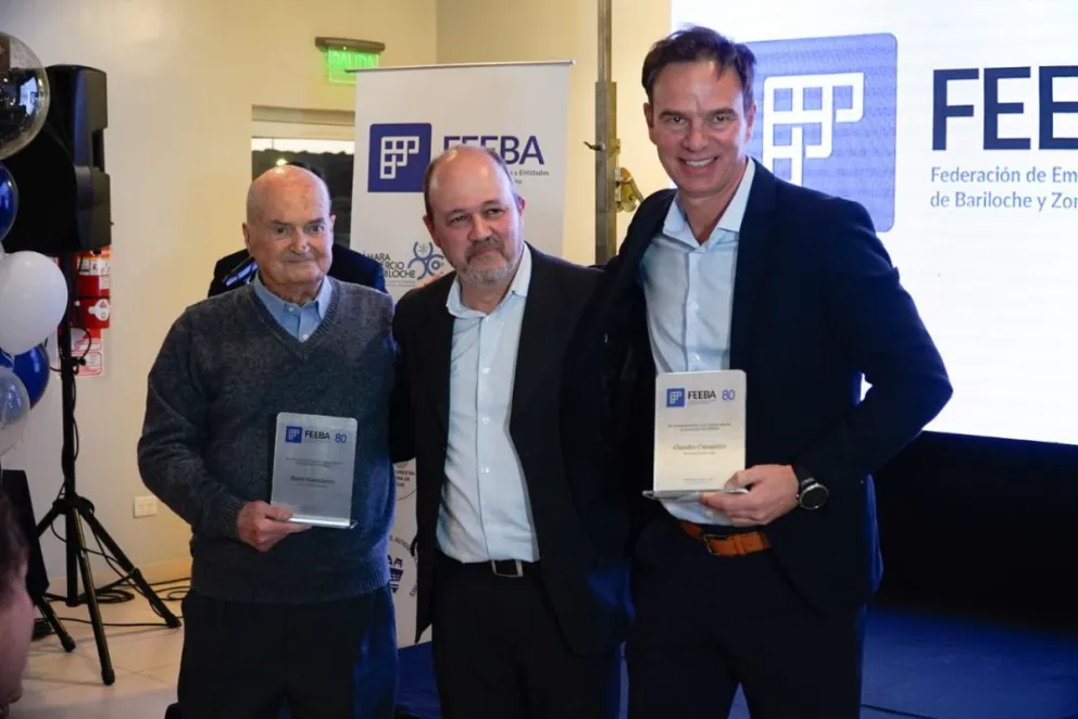 La dirigencia barilochense se unión para celebrar los 80 años de FEEBA. 