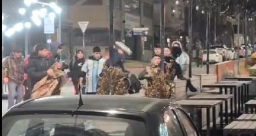 Peleas en plena Elflien luego del triunfo de la selección Argentina por los 16avos del Mundial. 