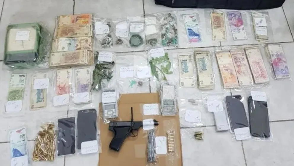 Estos fueron los elementos secuestrados en el operativo. Foto LMNeuquen 