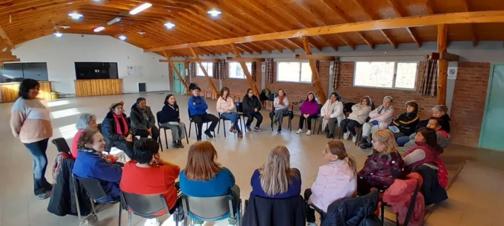 Encuentro en el en el Centro de Atención y Articulación Territorial (CAAT) 4. Fotos Dirección de Promoción Social.