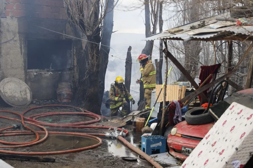 Desmienten que Bomberos tengan que pagar una boleta "millonaria" por el servicio de agua. Foto: Euge Neme (archivo)
