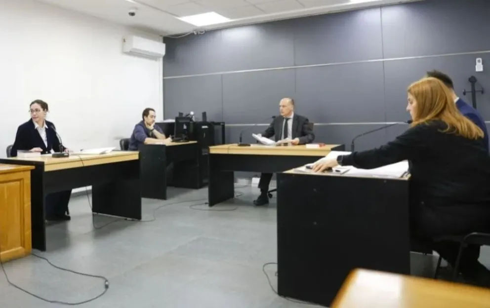  Deberá cumplir con pautas de comportamiento, que incluyen un tratamiento de adicciones.  