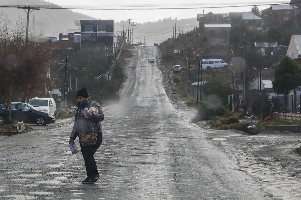 El pronóstico prevee lluvia para toda la jornada en la ciudad. Fotos Eugenia Neme.
