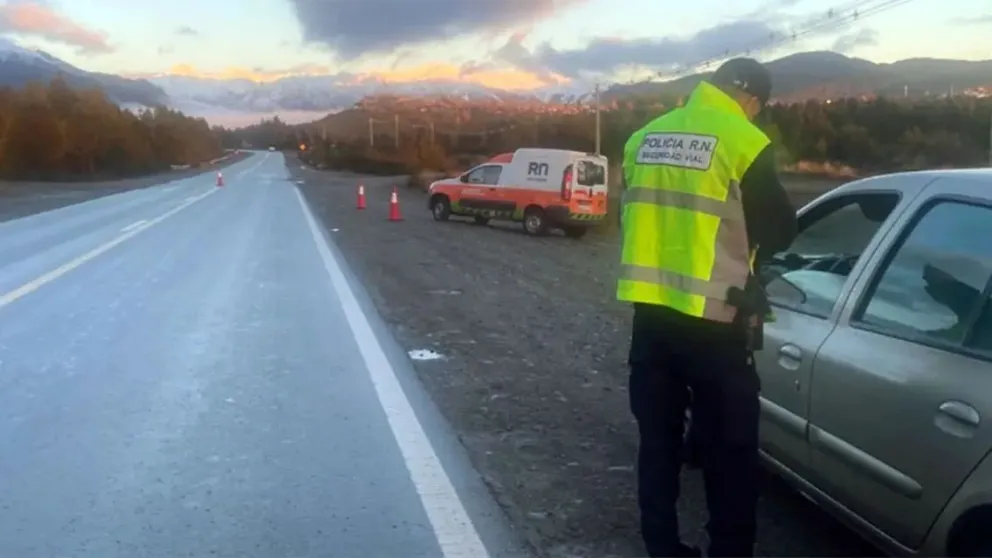 Se realizan trabajos de control de la policía en las rutas. 