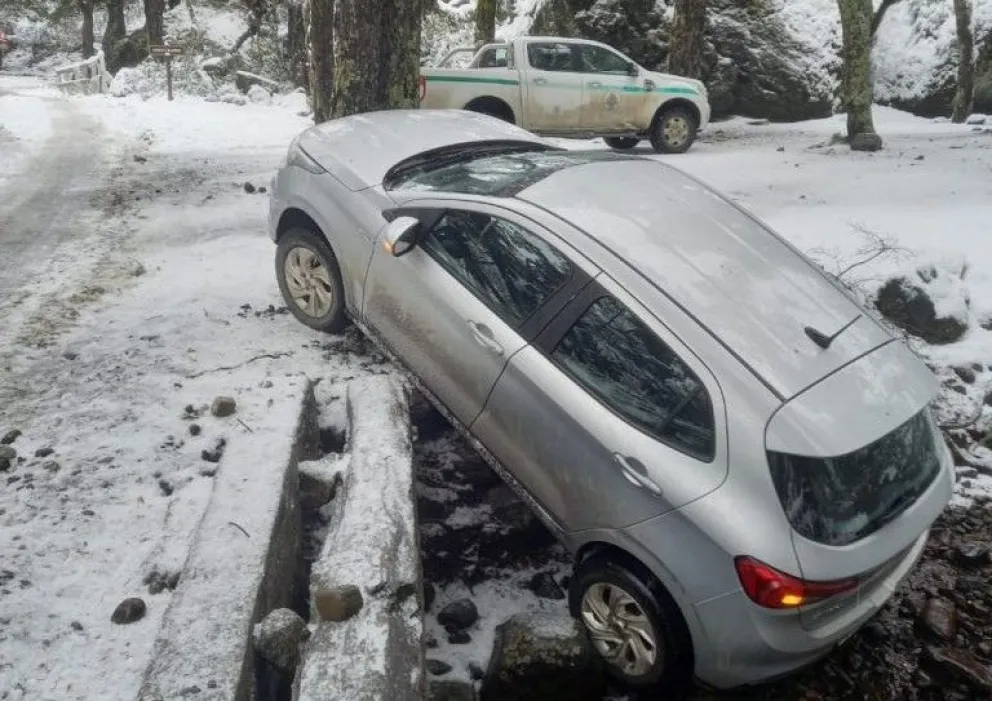 Despistó un auto de alquiler en la zona de acceso a Tronador. 