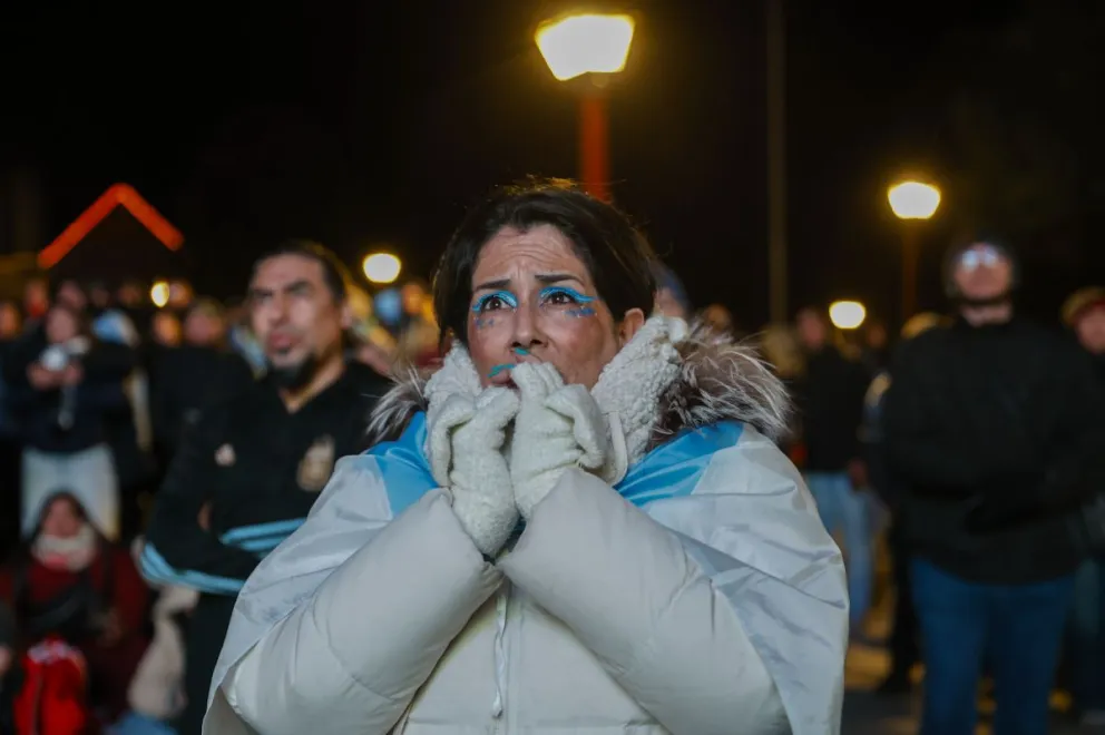 Las emociones a flor de piel de cara al duelo por semifinales. Foto Euge Neme 