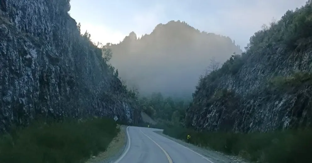Neblina, lluvias y viento, el panorama en el tramo de Ruta 40. 