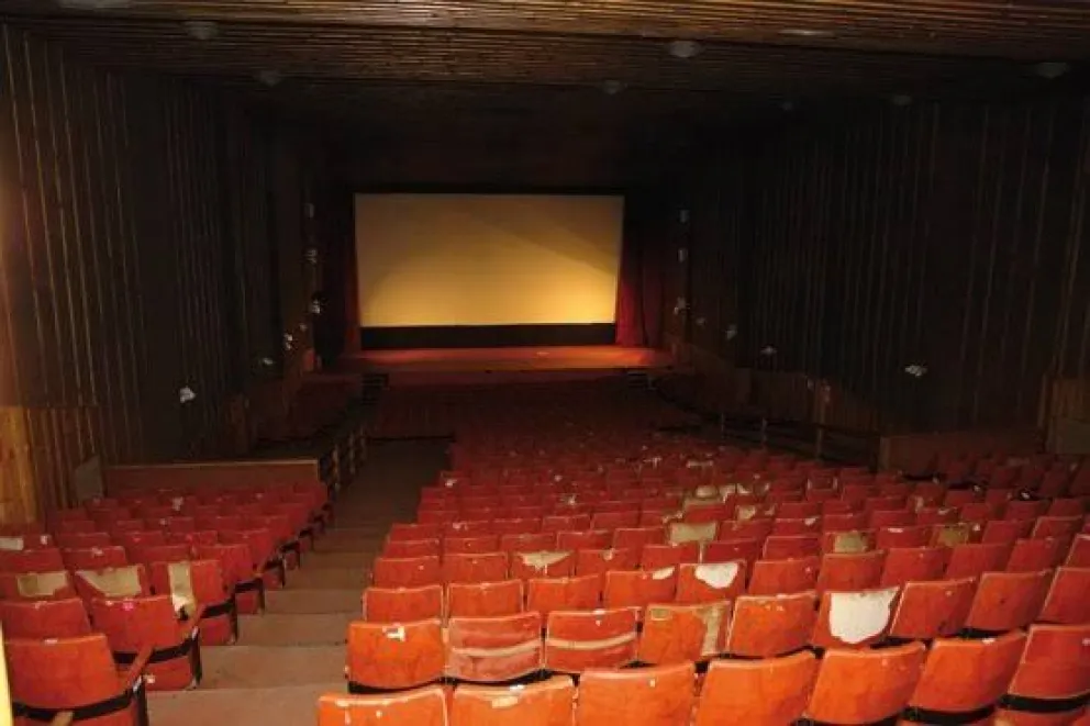 Por aquellos años, existía el Cine Arrayanes, hoy, se convirtió en Teatro La Baita. 