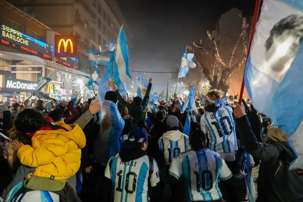 Invitan a alentar a la Scaloneta con responsabilidad y de forma pacífica. Foto: Facundo Pardo.