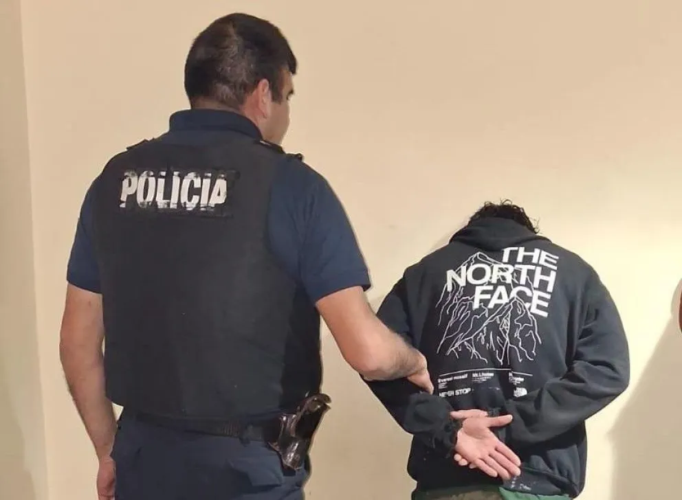 Al calabozo de la Comisaría 42 por dañar atacar a piedrazos al personal policial en el marco de controles en el barrio Nuestras Malvinas.
