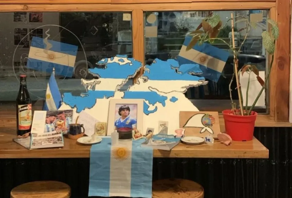 Un rinconcito para depositar deseos futboleros. Imágenes gentileza.
