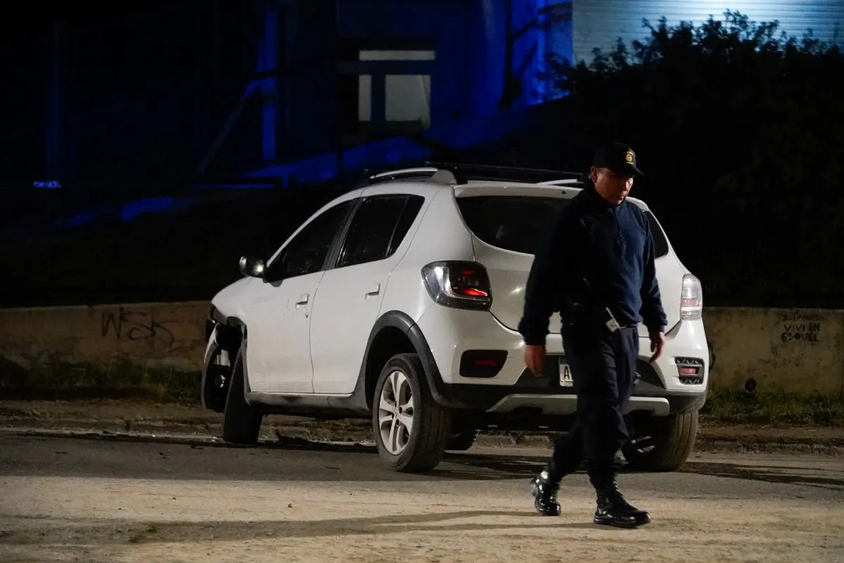 Dos autos chocaron en una esquina céntrica y una conductora terminó con lesiones leves