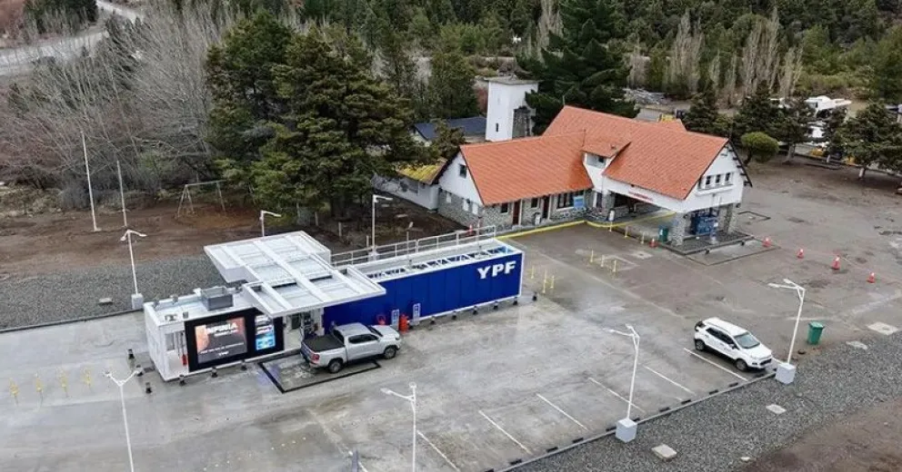 Fue ubicada a pocos metros del tradicional edificio. 