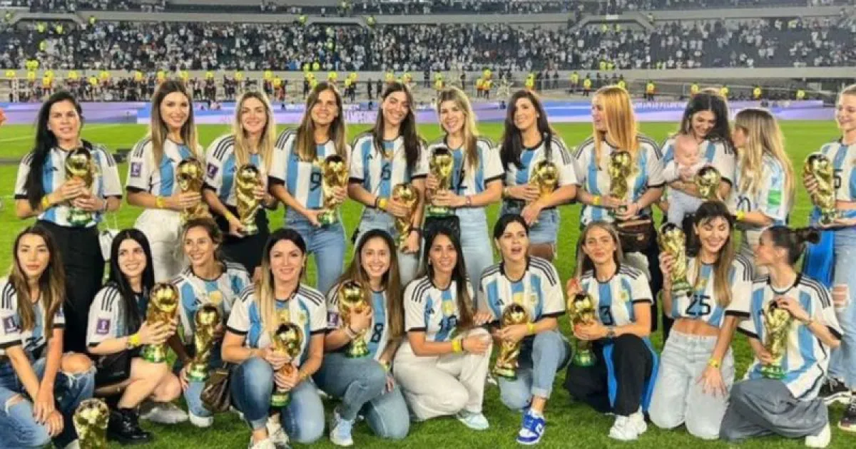 Quién es la esposa de un futbolista de la Selección que vende video y cuánto cobra