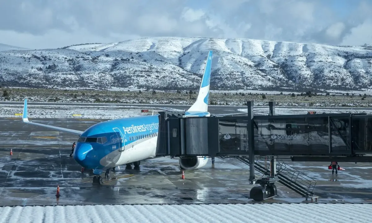 Hasta 35 vuelos diarios consolidan el invierno en Bariloche