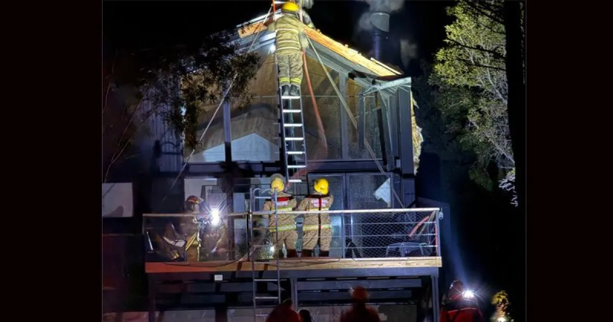Incendio durante la madrugada en una vivienda de Villa Lago Gutiérrez