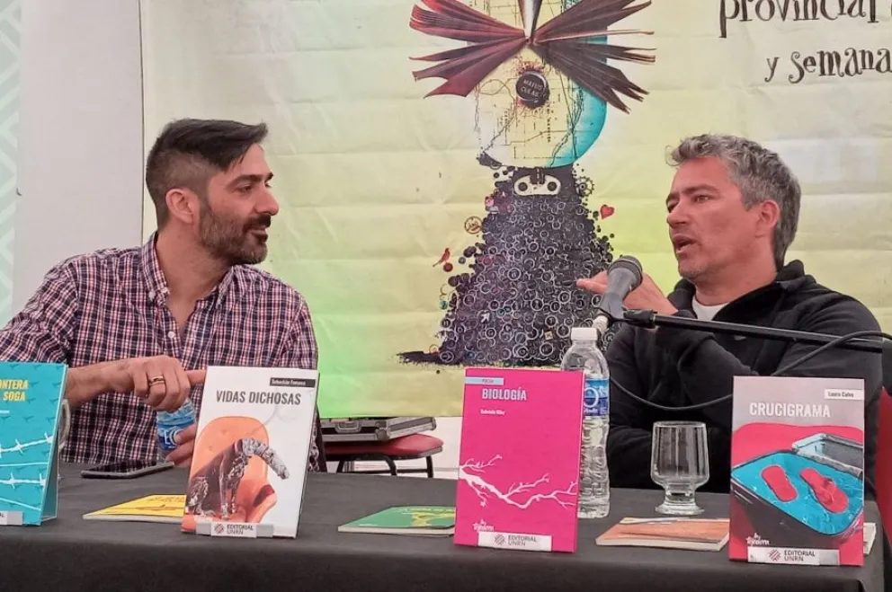 Sebastián Fonseca (a la derecha) durante una presentación de La Tejedora años atrás.