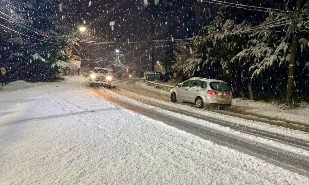 El Municipio pide precaución ante una nevada que se presenta importante. 