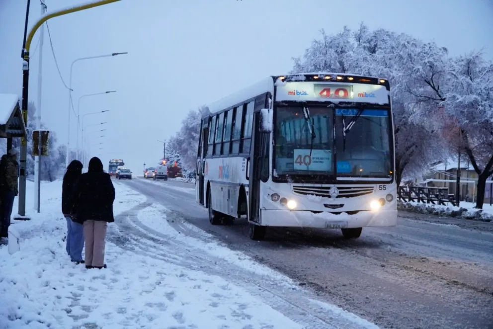 La ciudad vuelve a la normalidad después de la nevada de la mañana: Foto: Facundo Pardo. 