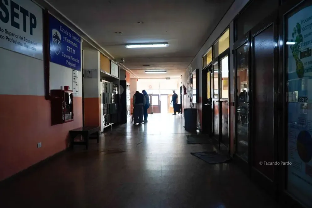 La Escuela de Hotelería y Gastronomía de Bariloche, entidad que ha participado con éxito de otras propuestas de Junior Achievement. Foto Facundo Pardo.