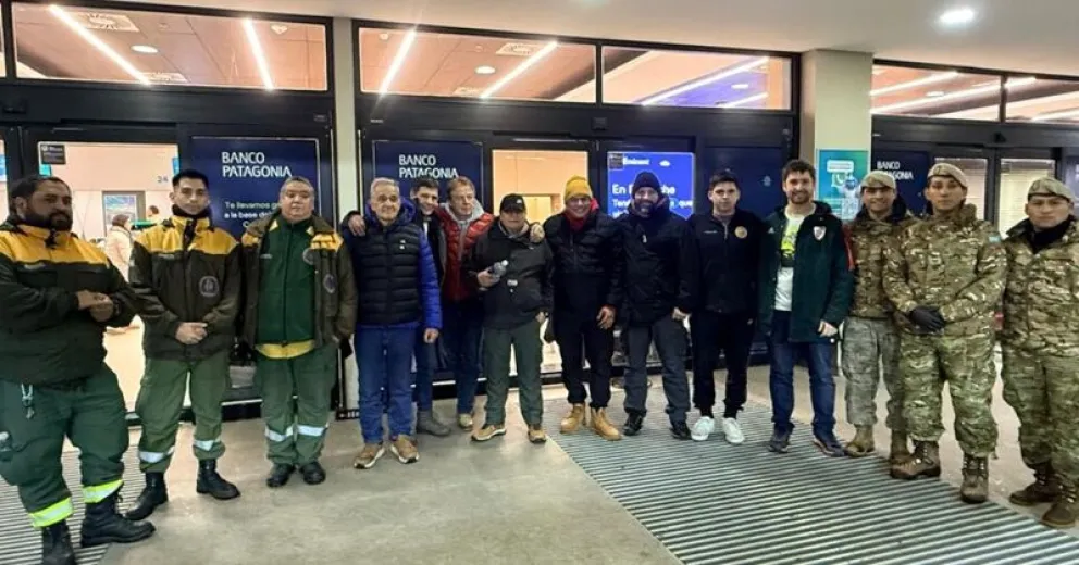 Personal de diversas instituciones, articuladas para atender a los pasajeros varados. 