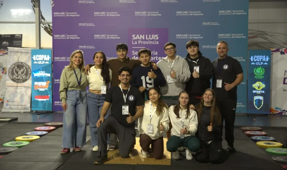 El equipo barilochense se lució en el Regional de Levantamiento de Pesas. Fotos gentileza.