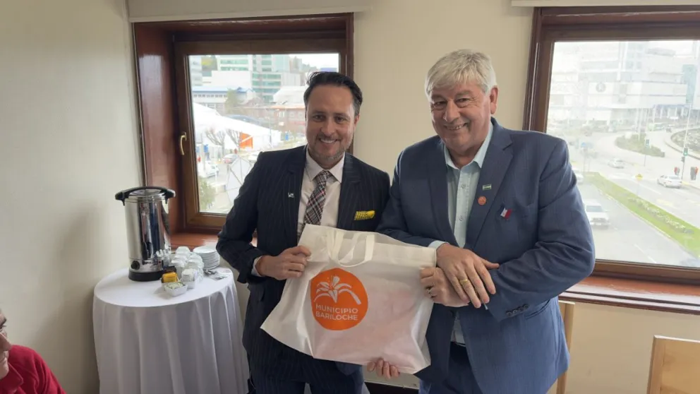 El intendente junto a su par de Puerto Montt.