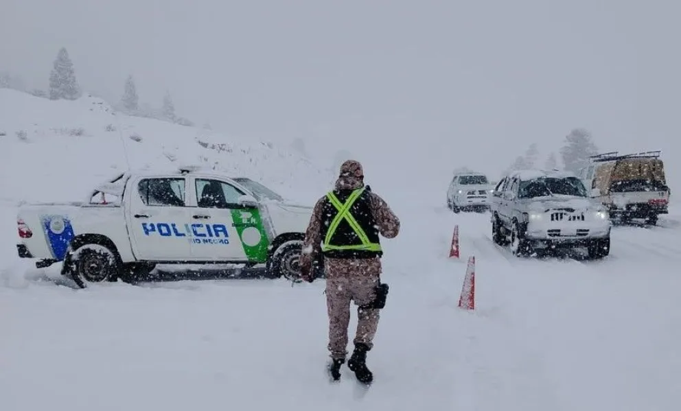 La Policía de Río Negro recuerda a la población la importancia de extremar las medidas de precaución al circular durante el invierno