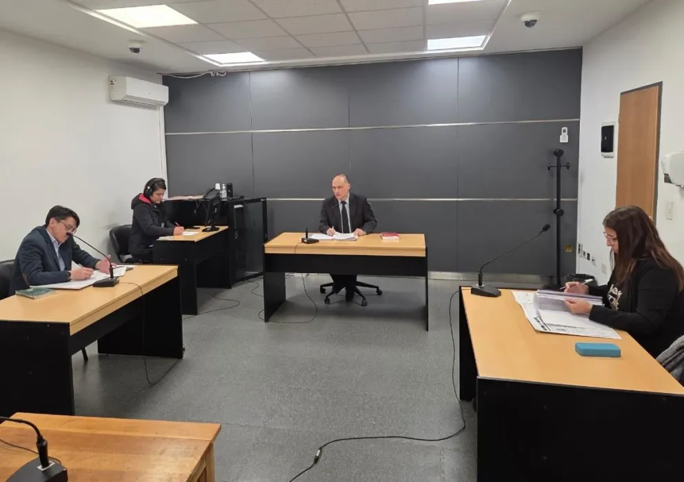 Fueron acusados de ingresar a una vivienda y tomar diversos elementos de su interior.