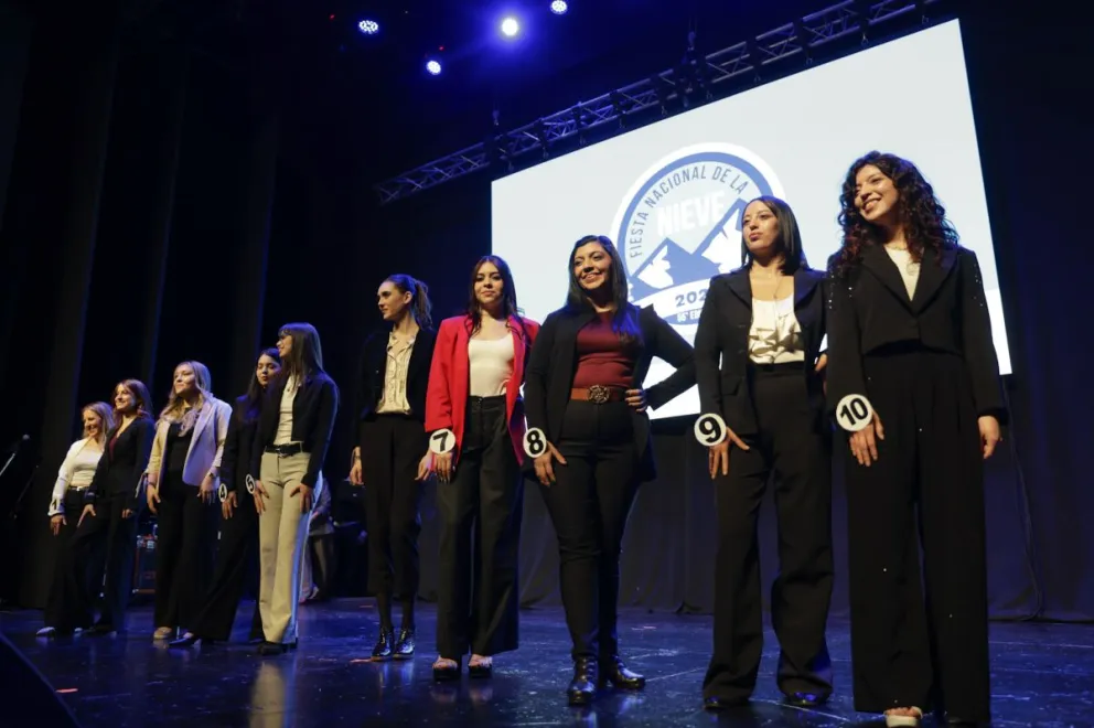 Las candidatas en escena. Fotos Eugenia Neme.