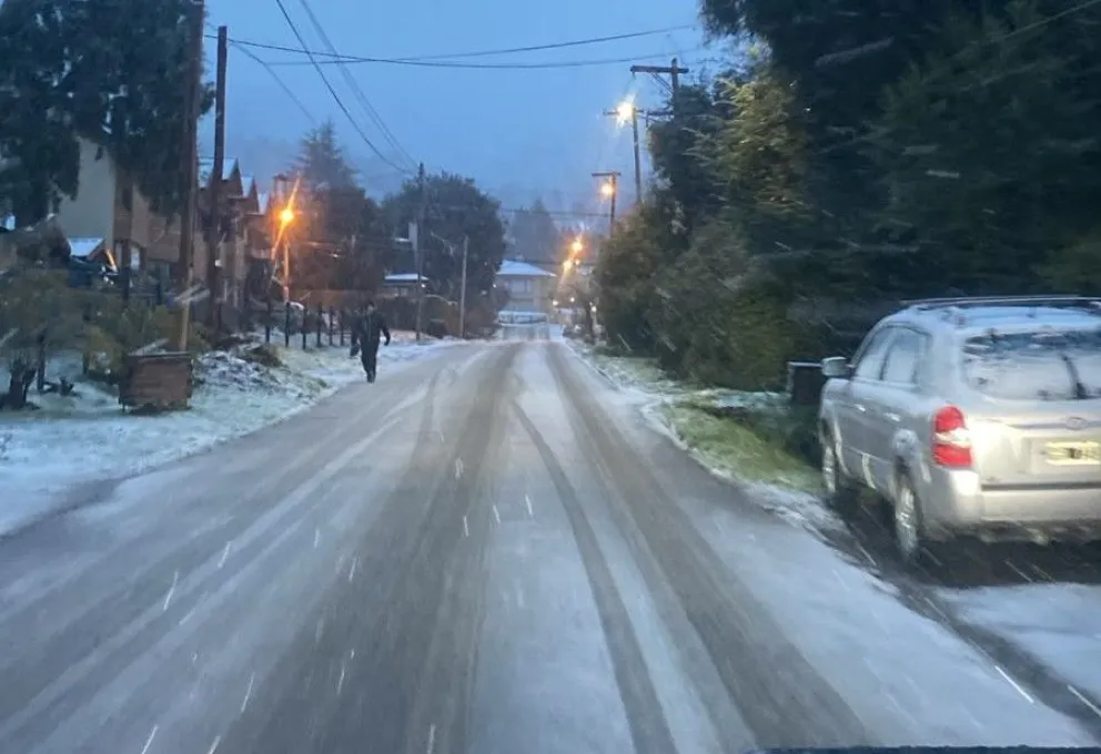  Todos los sectores de la ciudad presentan calzada con nieve. 