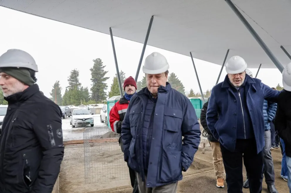 Ultiman detalles para la entrega de la nueva Terminal de Bariloche, en la zona del Esandi y Circunvalación. Foto: Eugenia Neme.