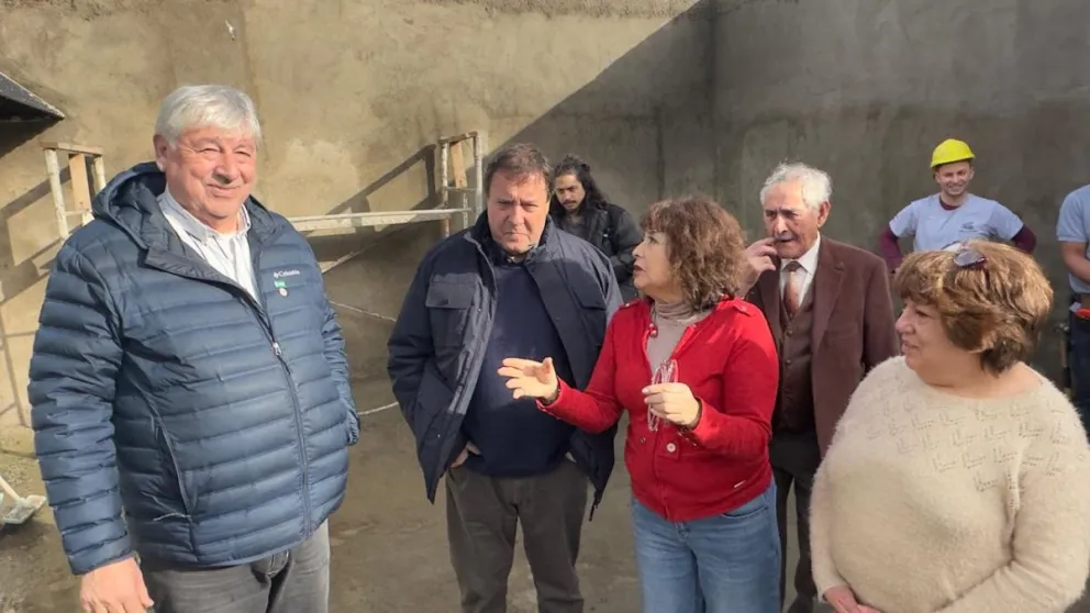 Los vecinos conversaron con el intendente Cortés y el gobernador Weretilneck. 