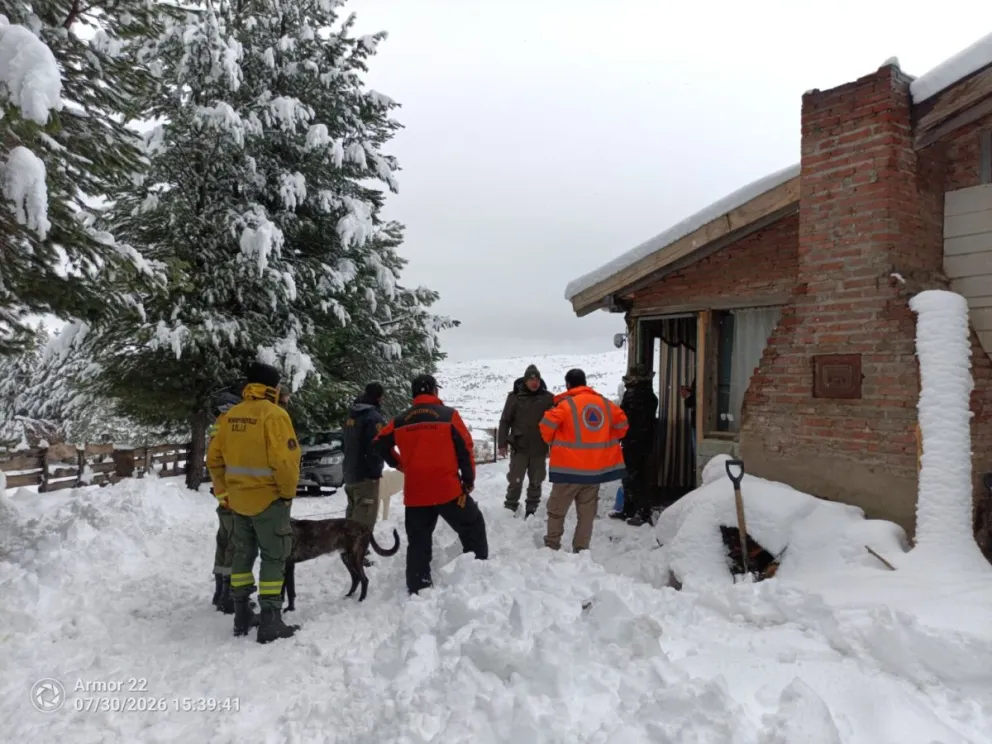 Rescataron a adultos mayores en una zona complicada por la nieve, cerca de Bariloche.