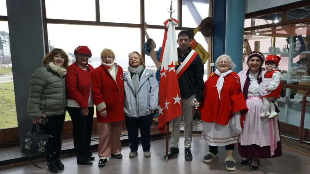 El acto se realizó en el Puerto San Carlos. 