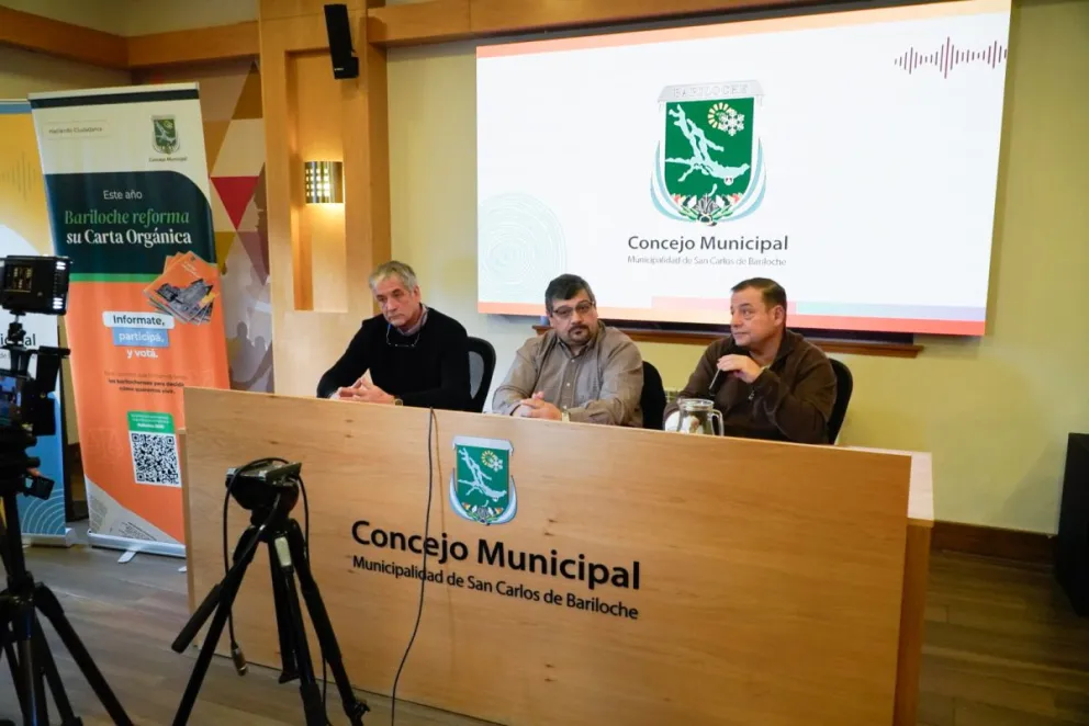 La Conferencia de Prensa brindada este lunes en el Concejo Municipal. Foto de Facundo Pardo.