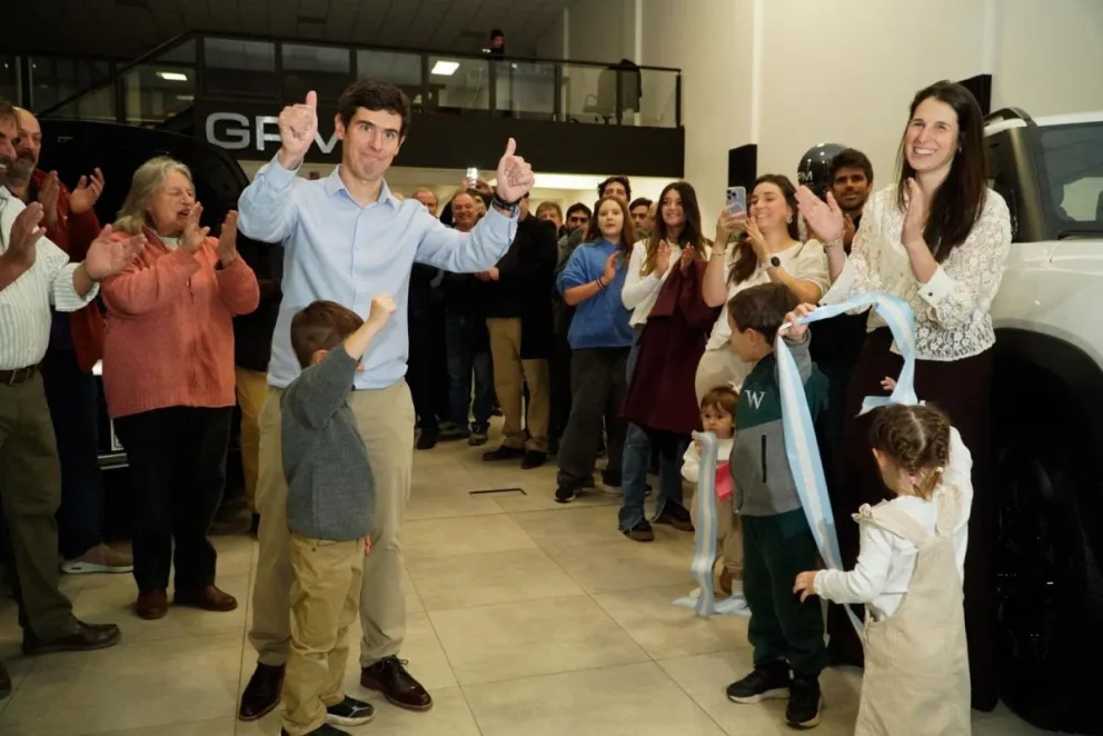 A pura alegría, en la inauguración del showroom del Grupo Puelo Multimarca. Fotos Facundo Pardo.