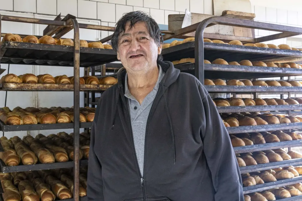 Armando García, iniciador de una de las panaderías más históricas de Bariloche. Fotos: Eugenia Neme