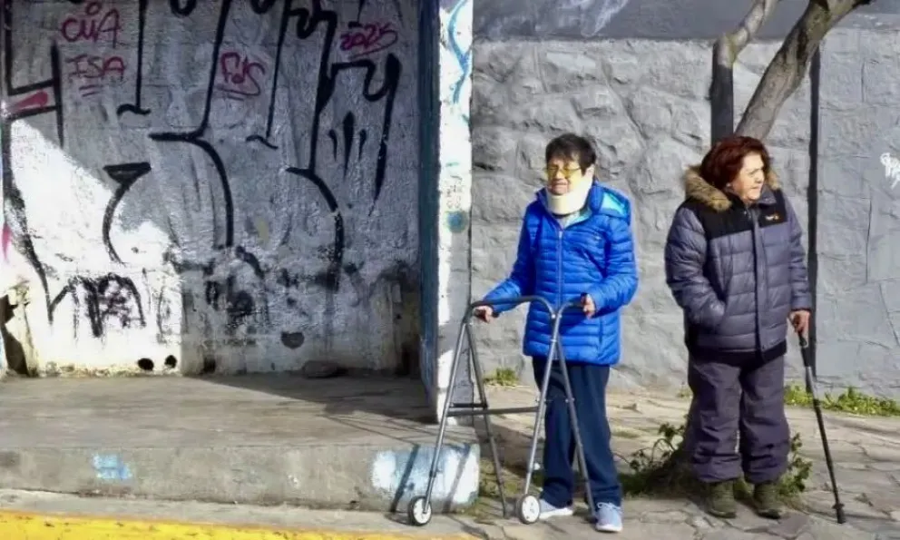 El drama de las calles que no son accesibles en Bariloche. Foto de archivo Euge Neme 