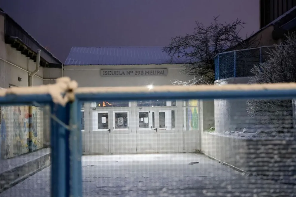 Escuelas cerradas por las nevadas en Bariloche y zona andina. Foto: Eugenia Neme