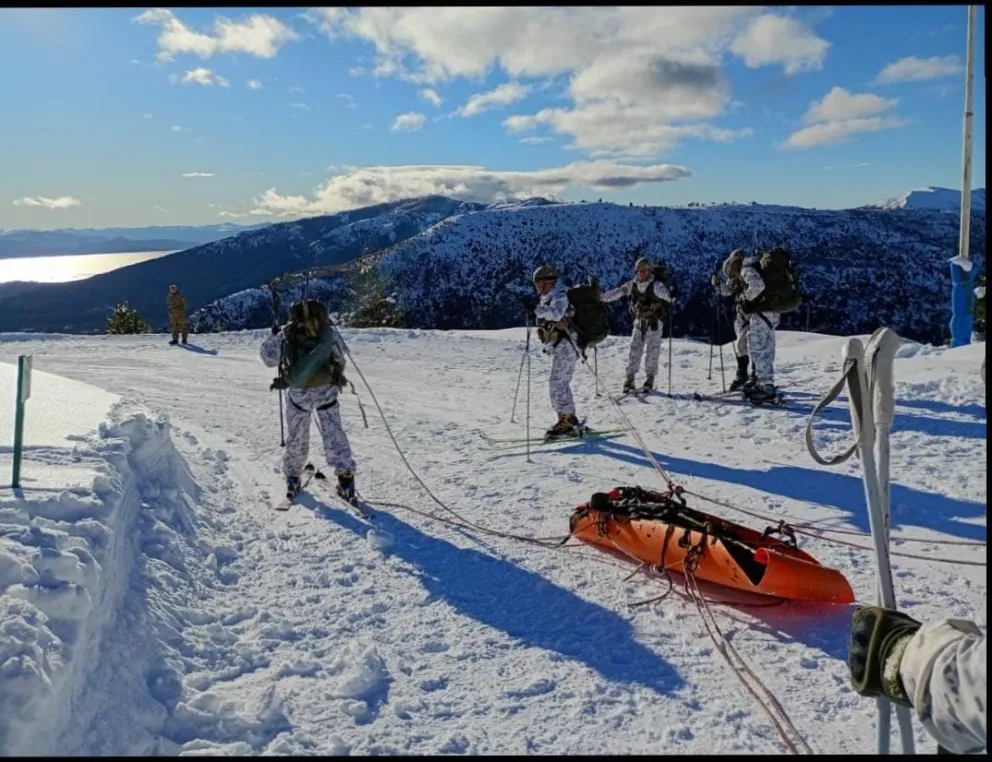 Los equipos demostraron habilidades que forman parte de la preparación permanente de las Tropas de Montaña.