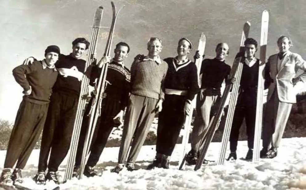 Hans Nöbl, de saco a la derecha, junto a Andrés Noworyta, Luis de Ridder, Antonio de Pellegrin, Teodoro Hauthal, Raymond Meyland, un instructor austríaco y Aristeo Benavides. Gentileza: Toncek Arko.