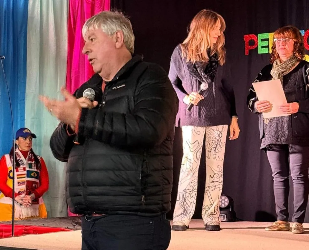 Durante la actividad, el jefe comunal recorrió las distintas estaciones recreativas, compartió momentos con los más pequeños.