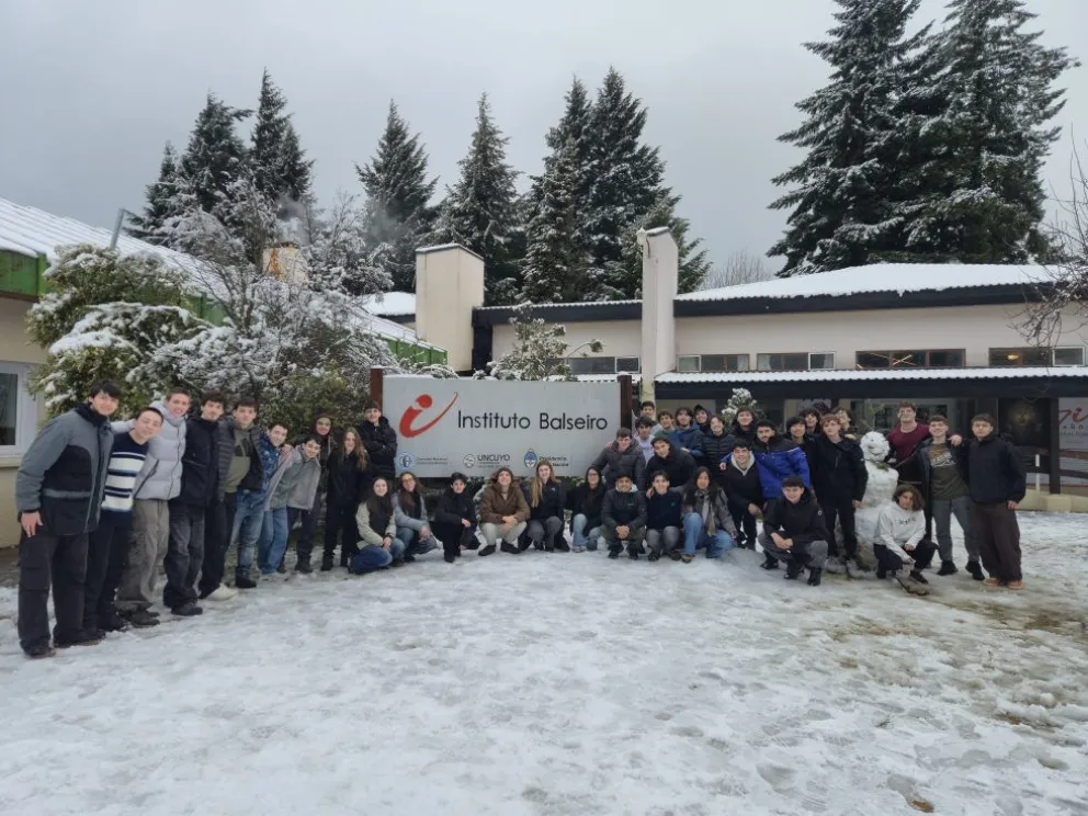 Estudiantes de once provincias del país comenzaron su primer año en el Instituto Balseiro de Bariloche. Foto Prensa IB.  