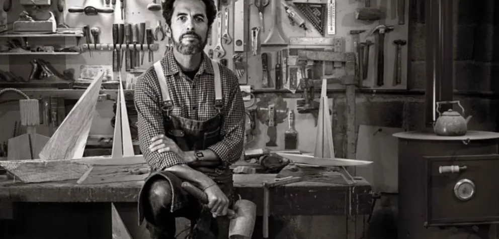 También es carpintero, lutier y sabe de ebanistería. César Dante por Diego Ortiz Mugica. Gentileza del artista.